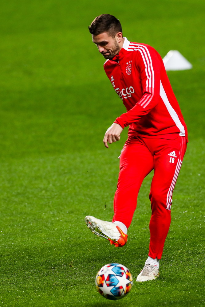 悦盈官方在线注册里程碑夜上海海港造点机会北京首钢手感冰凉备战欧冠，网友：阿贾克斯关键时刻豪取连胜的简单介绍